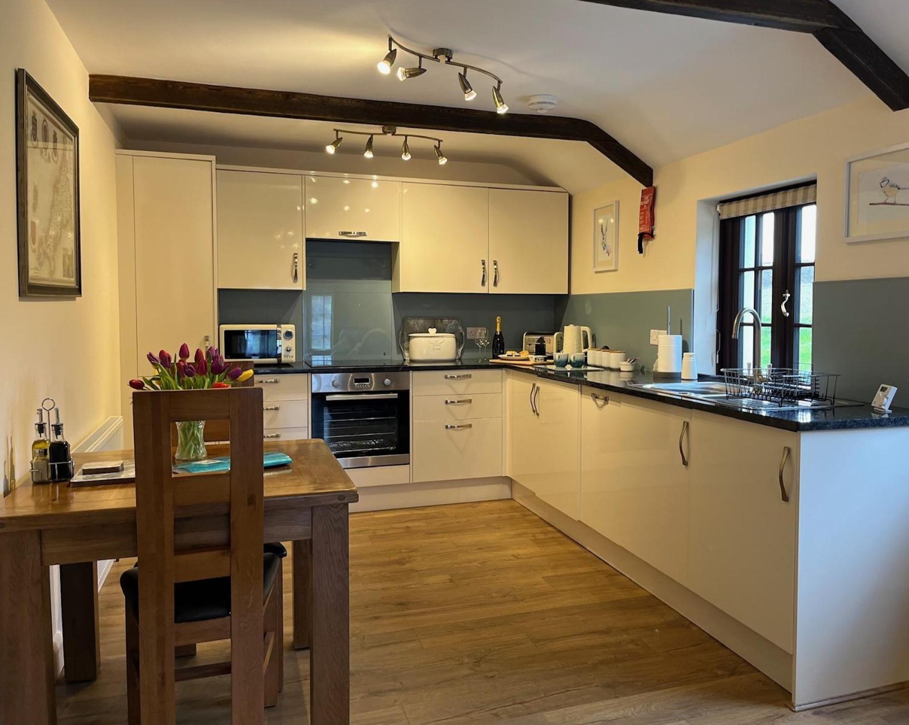 Maple & Beech Barns Apartment Truro Luaran gambar