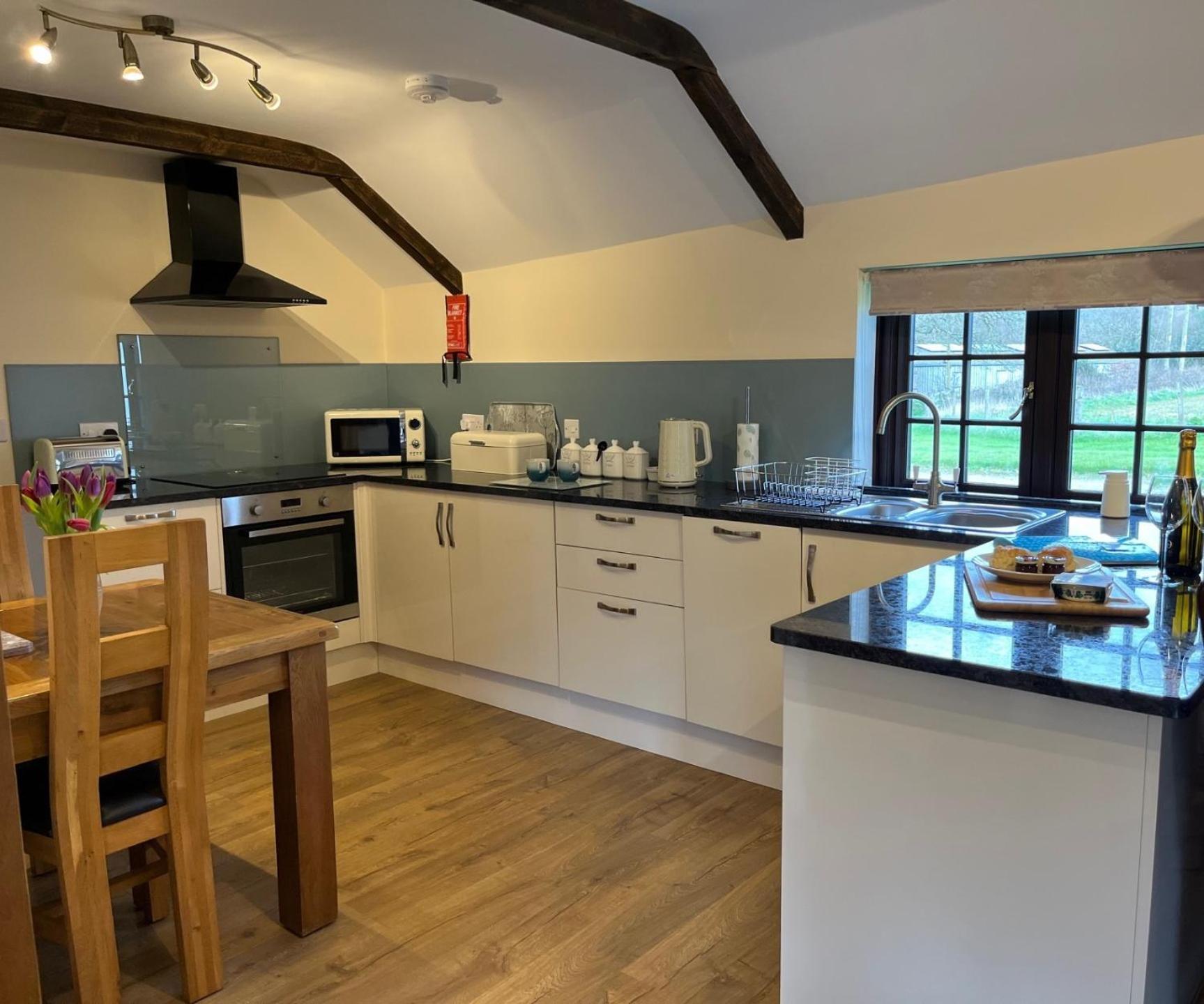 Maple & Beech Barns Apartment Truro Luaran gambar